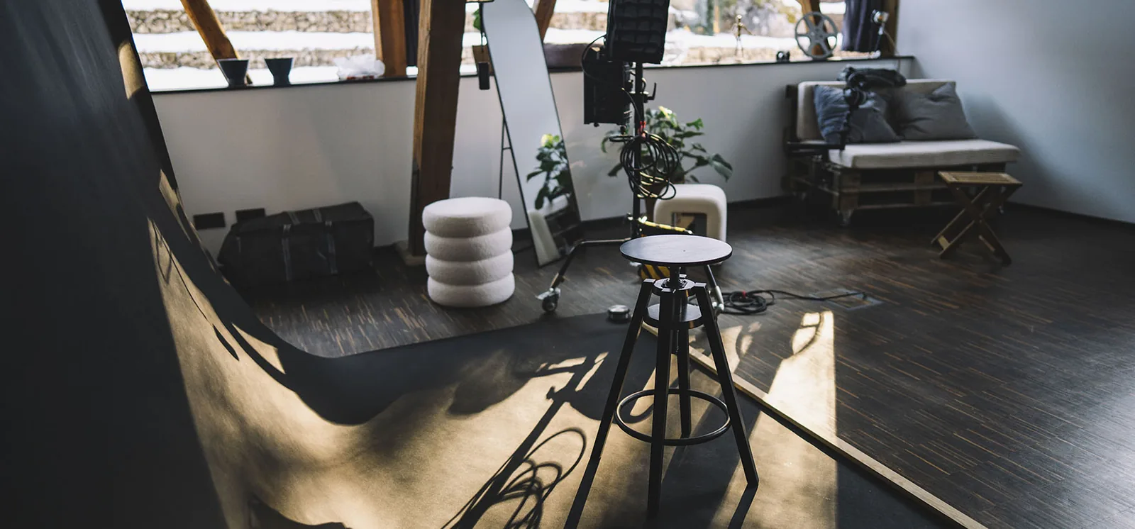 Servus Studios Fotoshooting Location mit Lounge und Licht